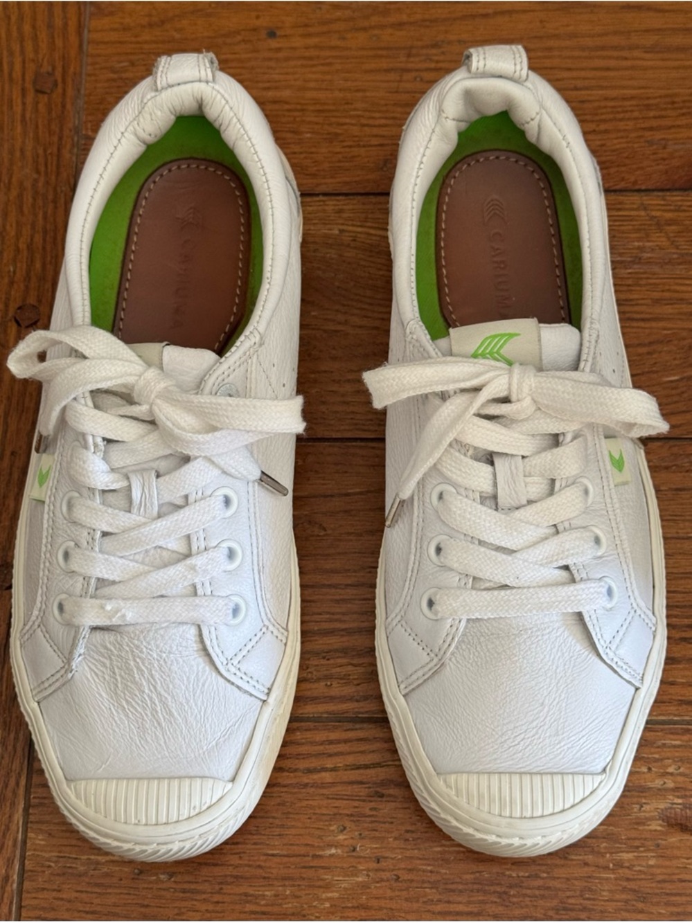 Cariuma OCA Low W Sz. 9 White Leather Lace Sneaker Comfort Classic Preppy